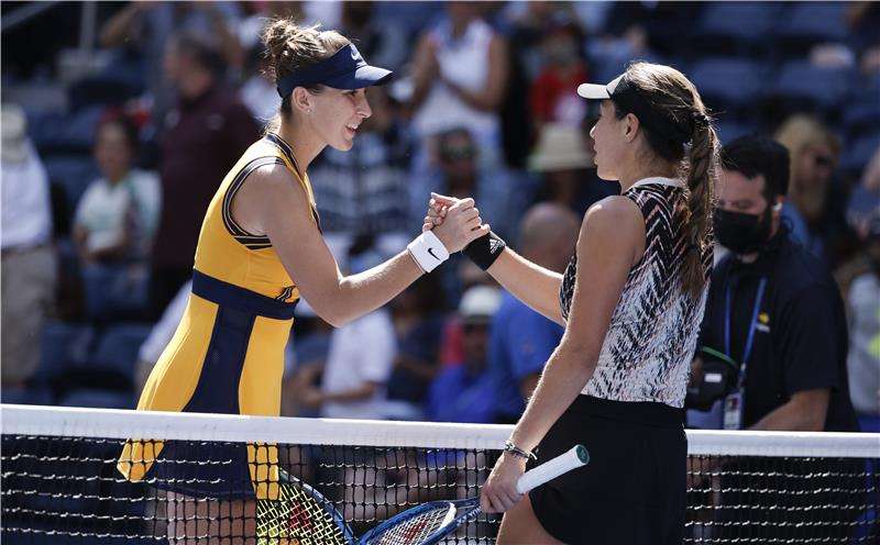 بليندا بنتشيتش و جيسيكا بيجولا 