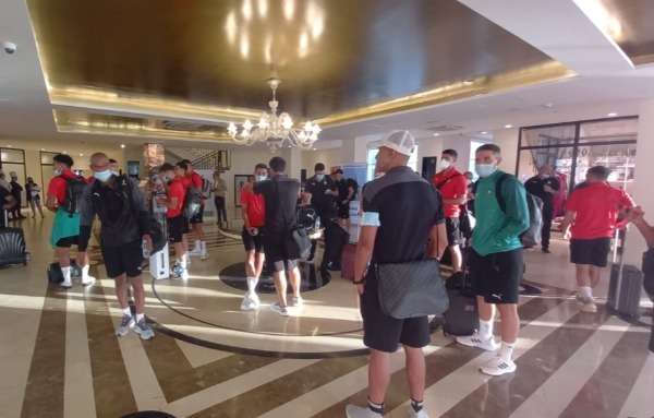 من مغادرة البعثة