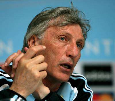 خوسيه بيكرمان في مؤتمر صحفي 