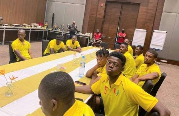 من الاجتماع