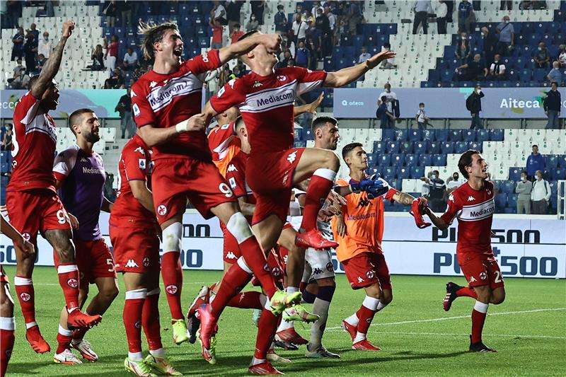 لاعبو فيورنتينا 