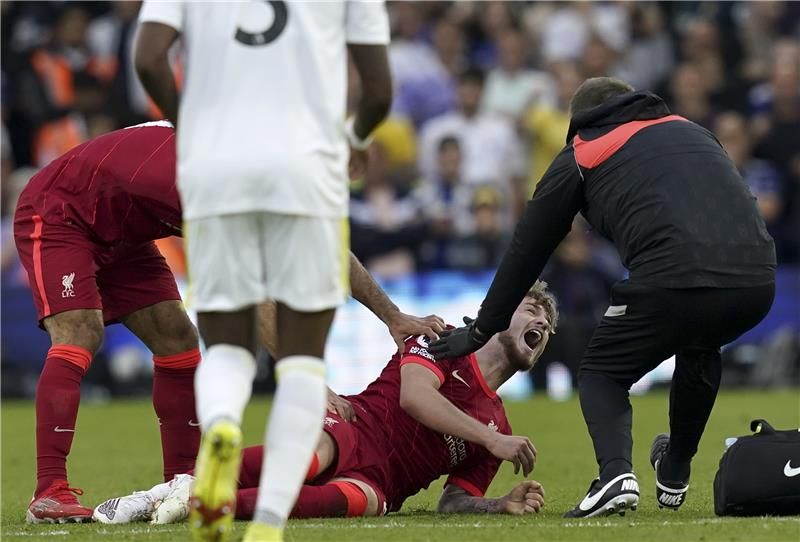 إليوت يصرخ ألما