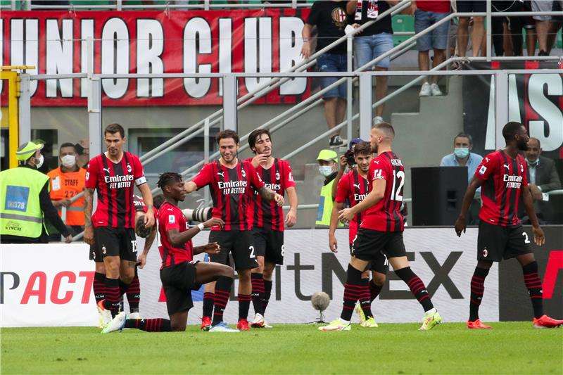 لاعبو ميلان 