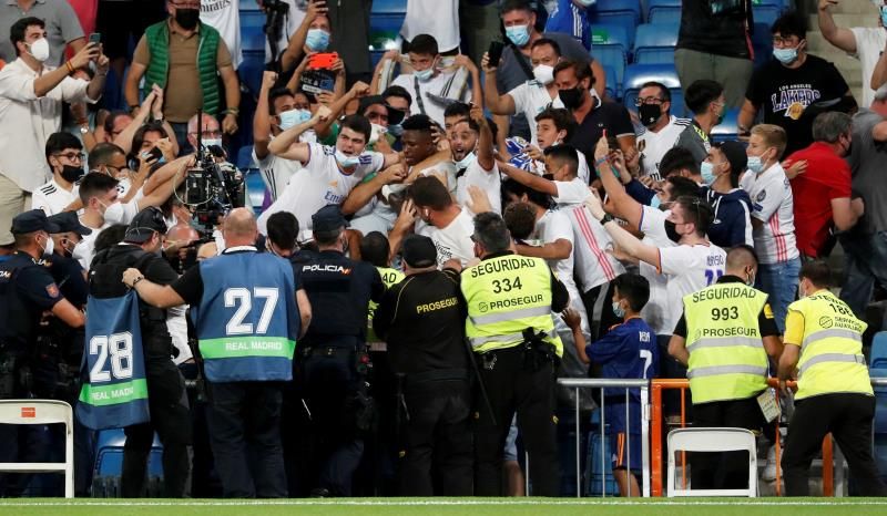 فينيسيوس جونيور مع مشجعي ريال مدريد