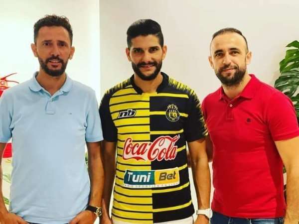 بعد توقيع العقود