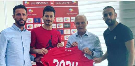 بعد توقيع العقود