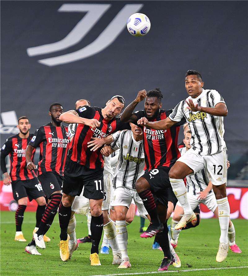 مواجهة سابقة بين يوفنتوس وميلان