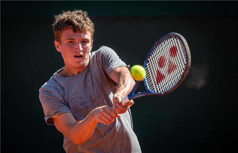 أوستابنكوف 