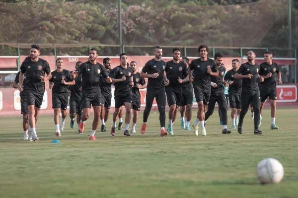 لاعبو الأهلي