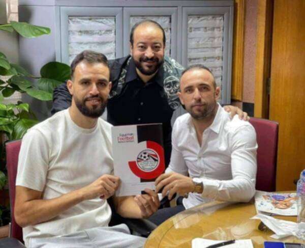 أنيس بن ميم يتوسط النقاز ووكيله مجدي المصراطي