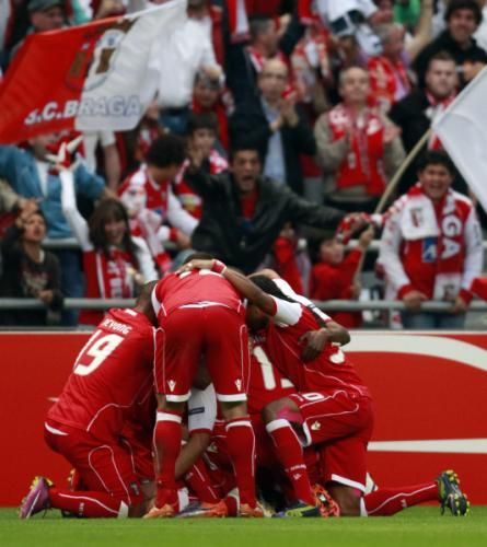 2011-05-052011-05-05t210131z_01_mad322_rtridsp_3_soccer-europa_reuters