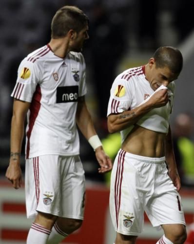 2011-05-052011-05-05t212635z_01_mad333_rtridsp_3_soccer-europa_reuters