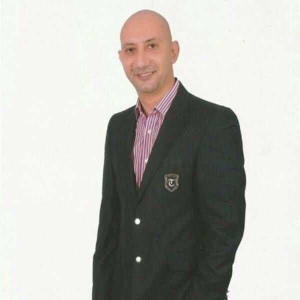 أيمن الكاشف