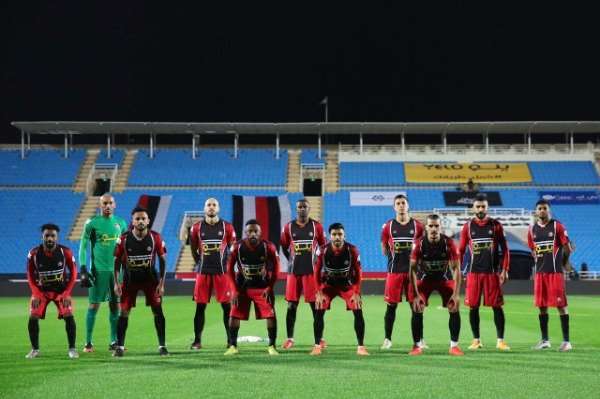 لاعبو الرائد 