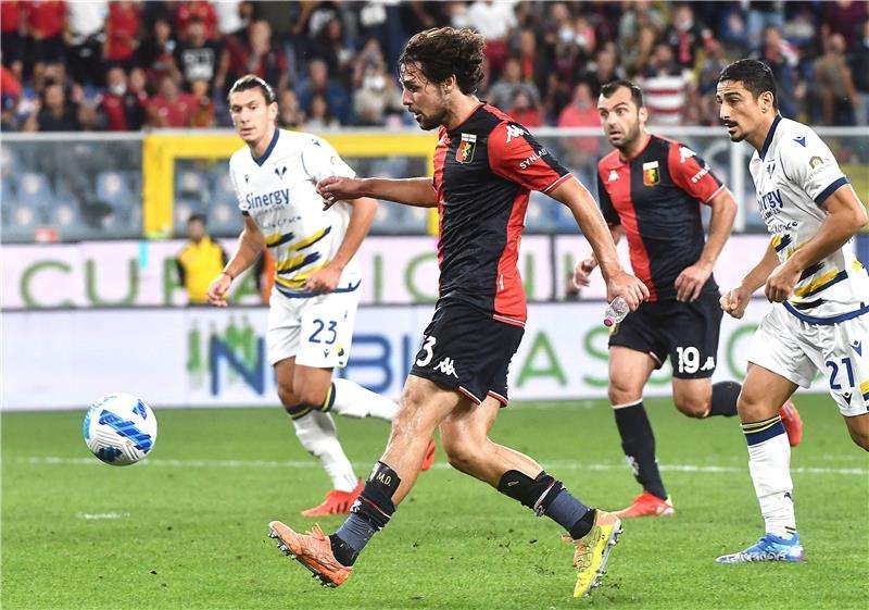 ديسترو لحظة تسجيله الهدف وفي يده الزجاجة