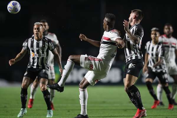 جانب من لقاء أتليتيكو مينيرو وساو باولو