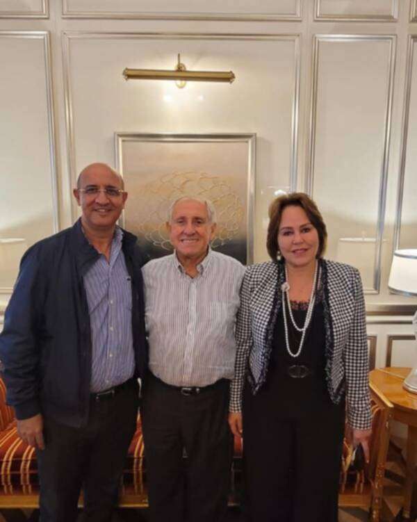 الفالح مع رئيس الاتحاد الدولي ورئيسة الاتحاد الإفريقي للعبة