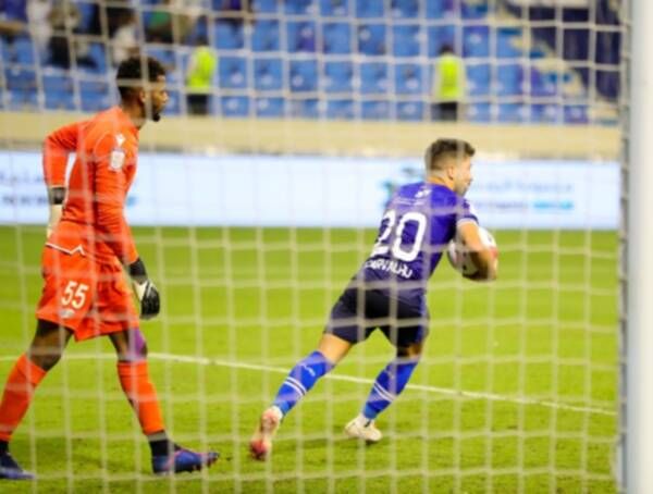 من الدوري الإماراتي