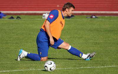 شفشينكو في تدريبات المنتخب الأوكراني مساء امس
