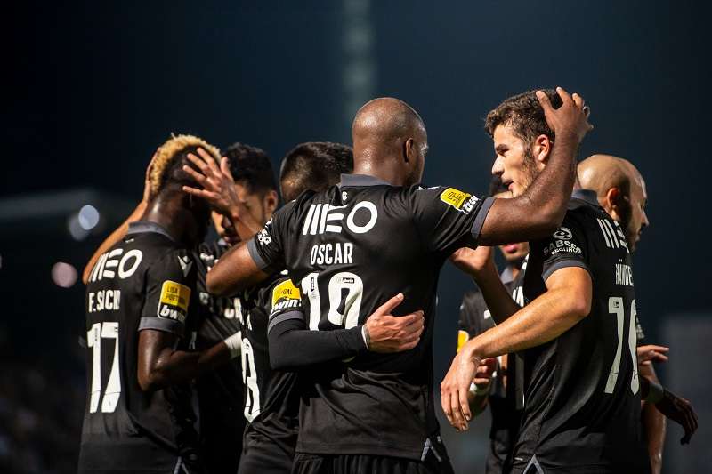 لاعبو فيتوريا