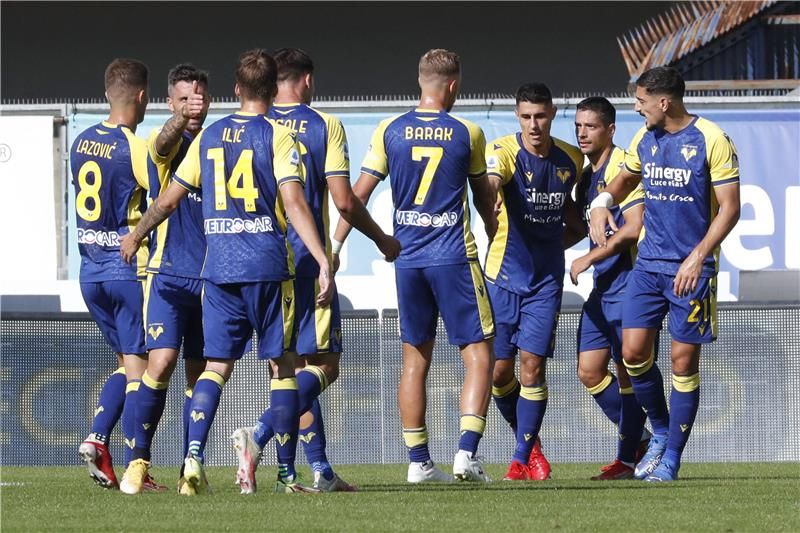 لاعبو فيرونا 