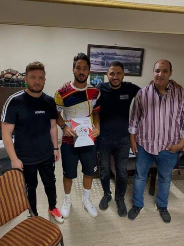 بعد توقيع العقود