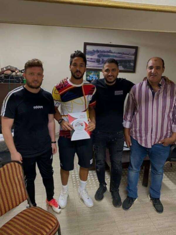 بعد توقيع العقود