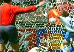 هدف جومارا لاعب الباراجواى فى مرماه