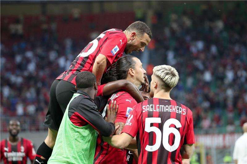 لاعبو ميلان   