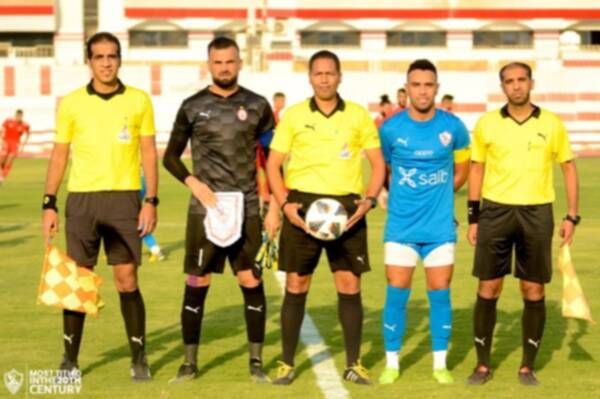 الفريقين قبل انطلاق اللقاء