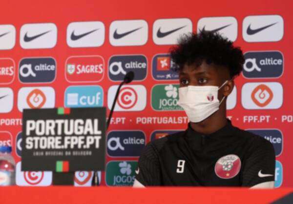 يوسف عبد الرزاق