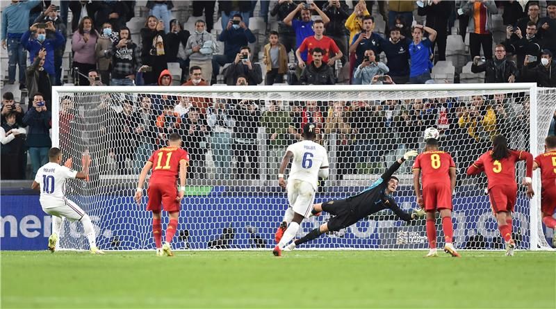 تسديدة مبابي في شباك بلجيكا