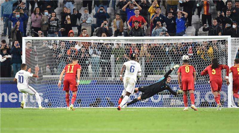 تسديدة مبابي في شباك بلجيكا