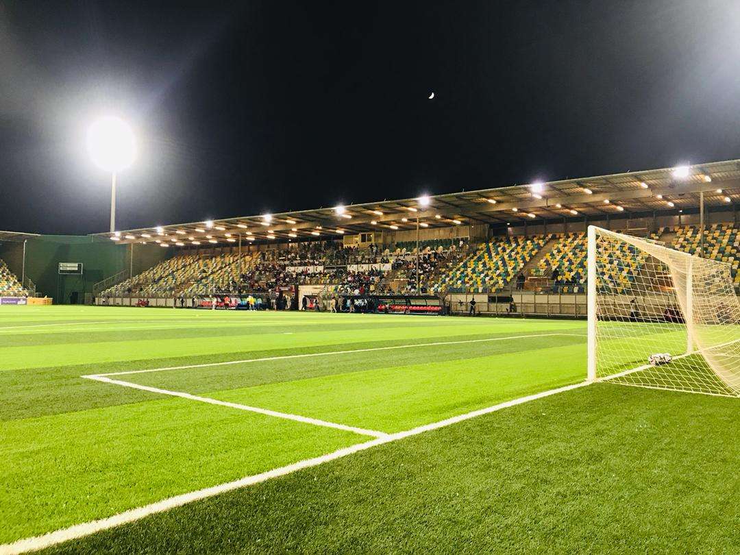 ملعب شهداء بنينا