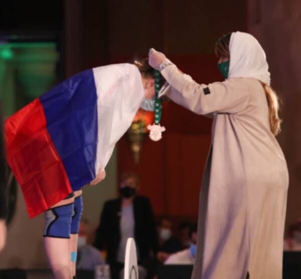 من التتويج