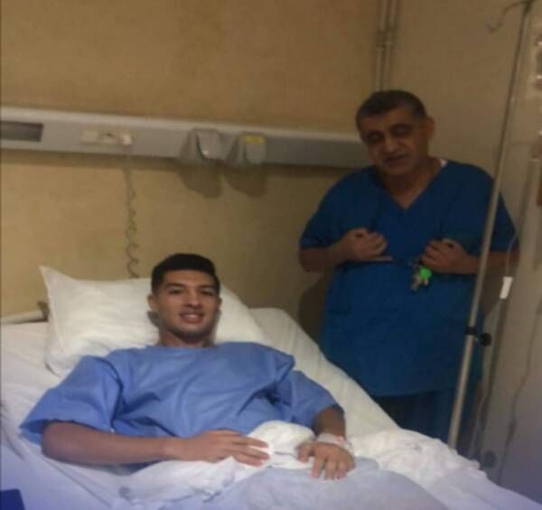 الصالحي مع الدكتور محسن الطرابلسي بعد العملية 