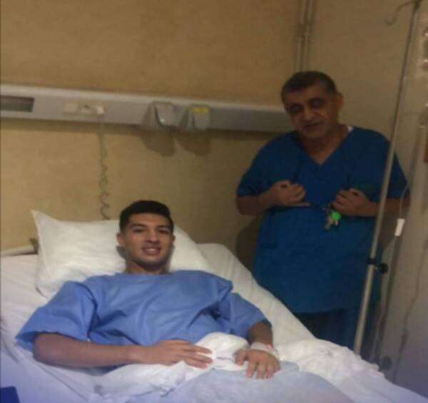 الصالحي مع الدكتور محسن الطرابلسي بعد العملية 