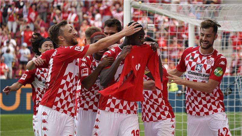 لاعبو ماينز