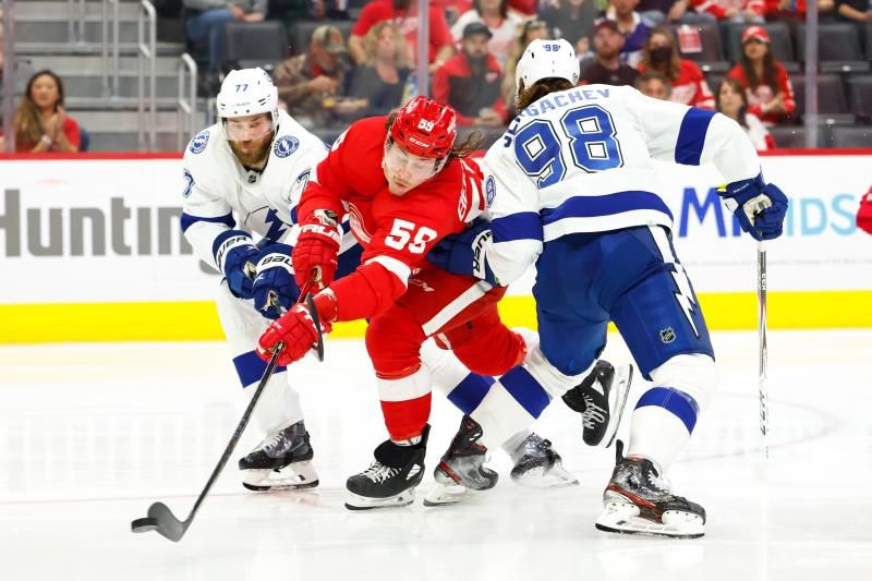 2021-10-15t015057z_173978733_mt1usatoday16954148_rtrmadp_3_nhl-tampa-bay-lightning-at-detroit-red-wings_reuters