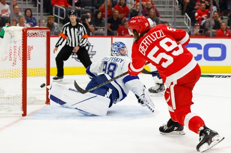 2021-10-15t015119z_101801023_mt1usatoday16954151_rtrmadp_3_nhl-tampa-bay-lightning-at-detroit-red-wings_reuters