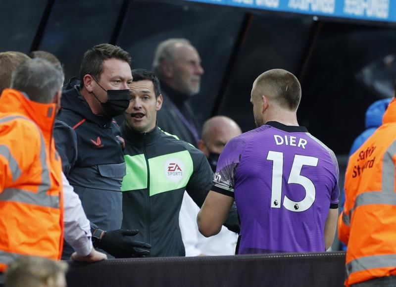 داير يطلب من الفريق الطبي التدخل