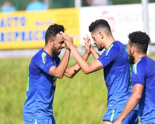 لاعبو الفتح 