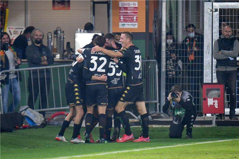 لاعبو فينيزيا 