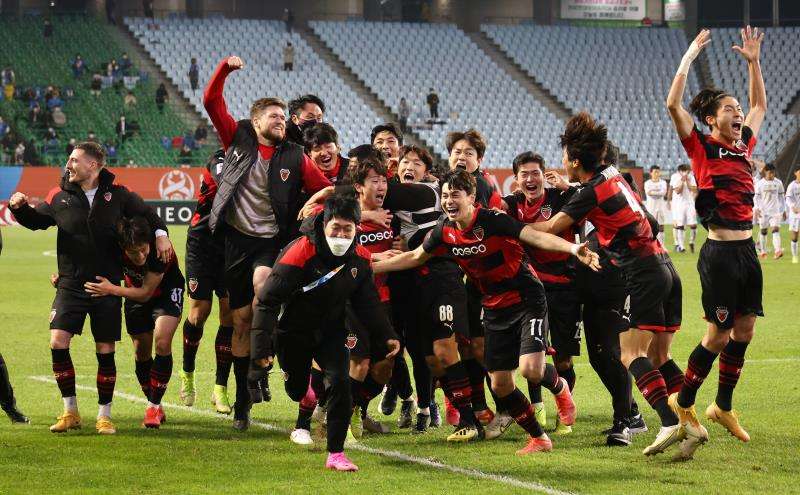 لاعبو بوهانج