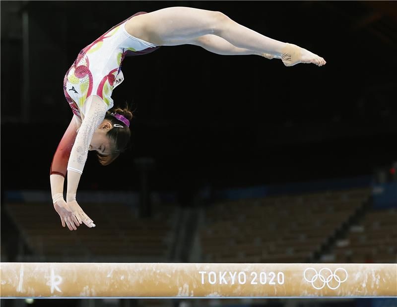 لاعبة جمباز