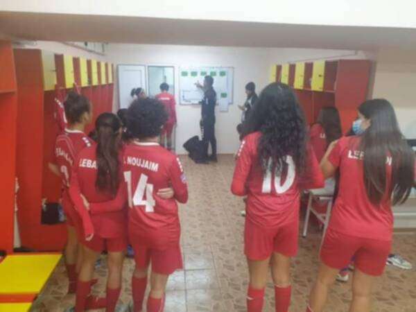 من غرفة ملابس سيدات لبنان 