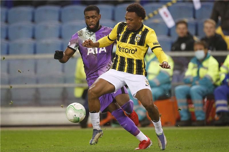 من لقاء فيتيس وتوتنهام