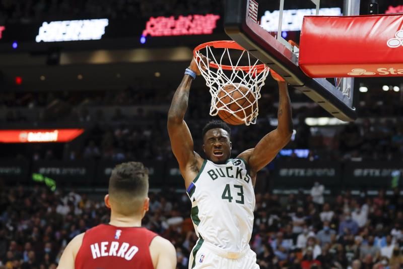 2021-10-22t013428z_954069857_mt1usatoday16999486_rtrmadp_3_nba-milwaukee-bucks-at-miami-heat_reuters