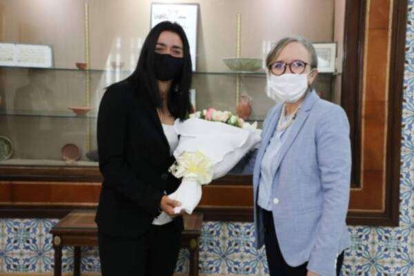 من تكريم رئيسة الحكومة لأنس جابر