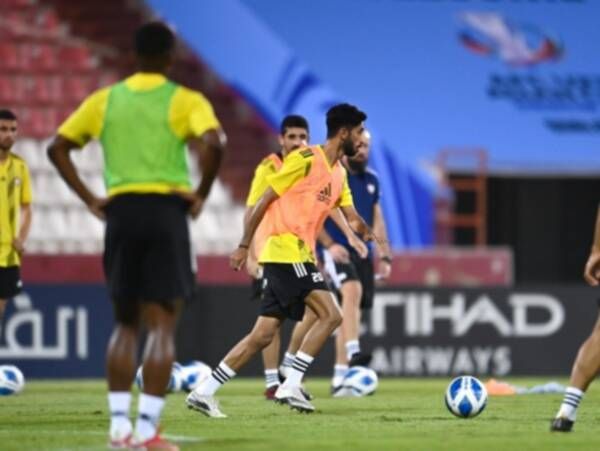 لاعبو منتخب الإمارات الأولمبي